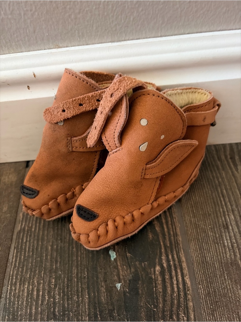 Donsje baby Tan Leather Moccasin Shoes with Deer Design